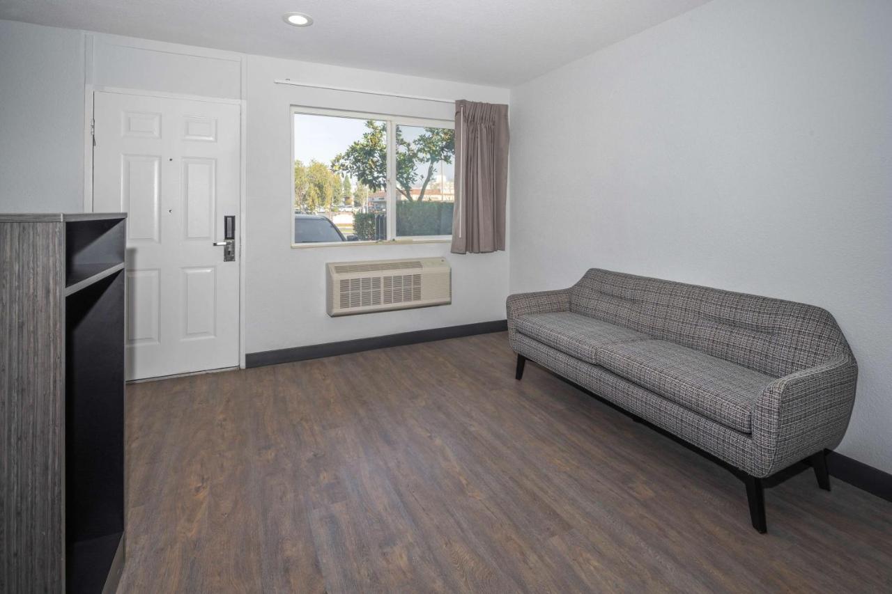 Motel 6-Fontana, Ca ภายนอก รูปภาพ