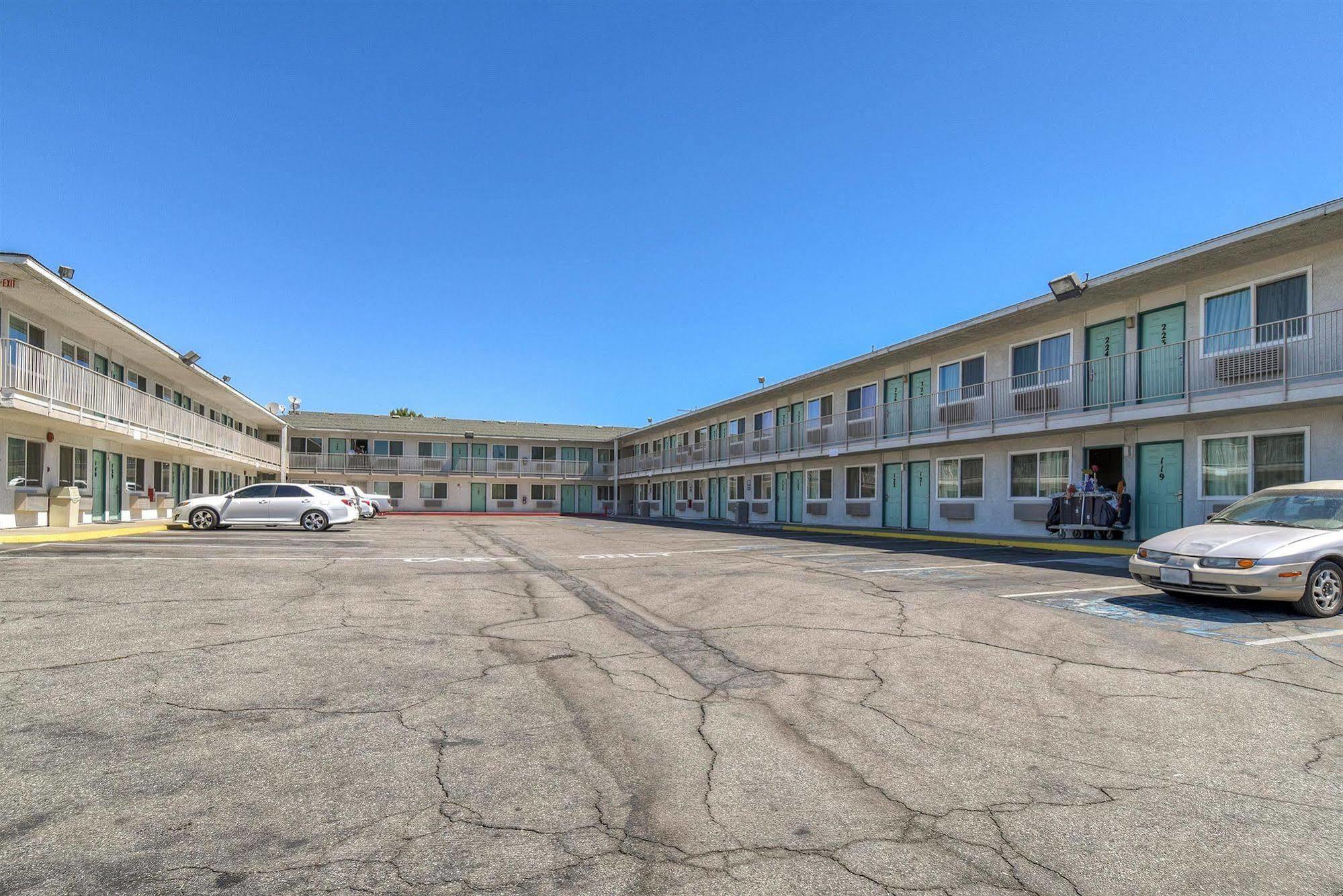 Motel 6-Fontana, Ca ภายนอก รูปภาพ
