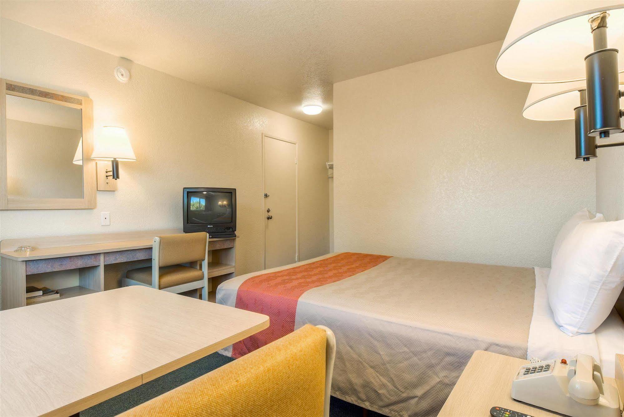 Motel 6-Fontana, Ca ภายนอก รูปภาพ