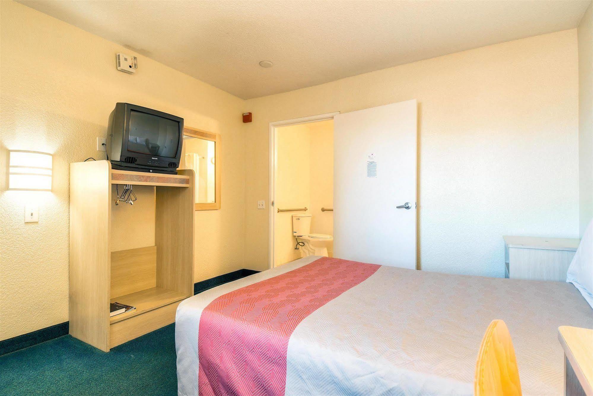 Motel 6-Fontana, Ca ภายนอก รูปภาพ