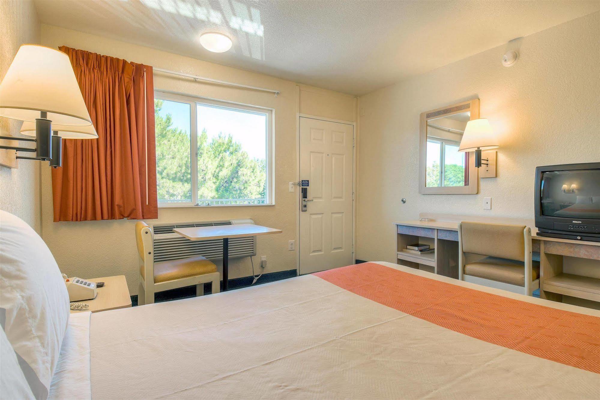 Motel 6-Fontana, Ca ภายนอก รูปภาพ
